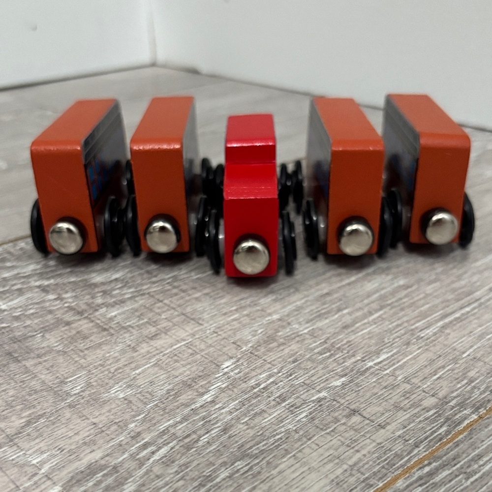 Lot of Magnet Train Cars - Picture 6 of 7